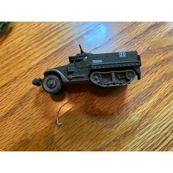 Set of 5 vintage die cast and plastic Army vehicles helicopter tank truck boat - Picture 4 of 8